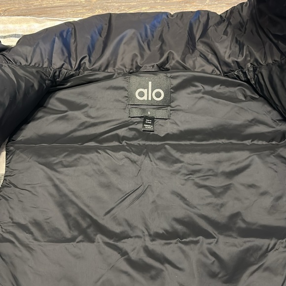 Alo cropped puffer vest - Picture 2 of 6